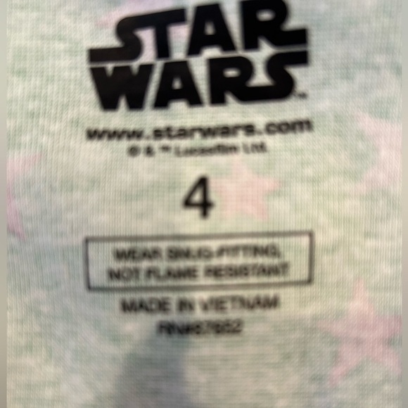 Copy - Nwt Disney 4 Piece Pajama Sets “Mandalorian- Baby Yoda” Size 4 - Picture 5 of 5